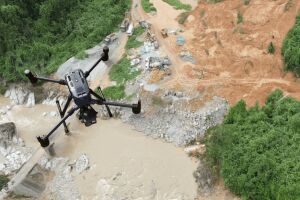 Дроны DJI успешно использовались в поисково-спасательных операциях во Вьетнаме во время разрушительных наводнений и оползней